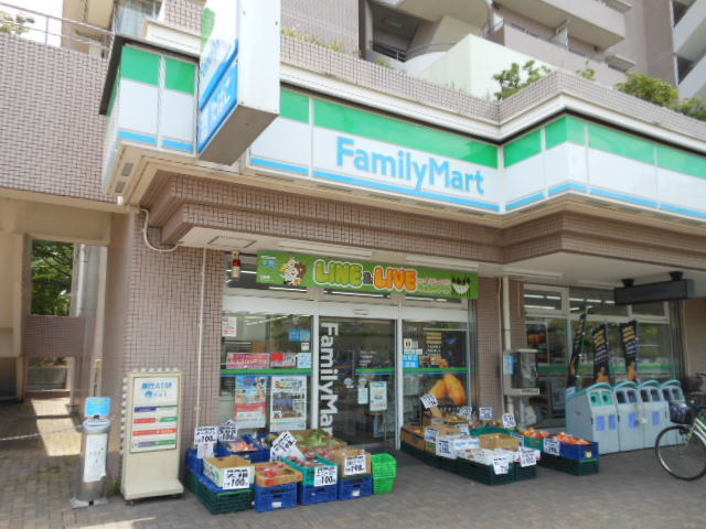 コンビニ　ファミリーマート千住曙町店（コンビニ）まで549m