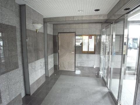 【八尾市東本町のマンションのロビー】