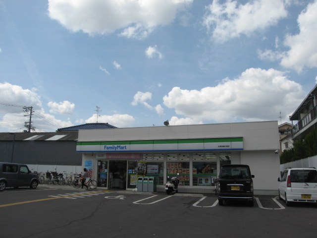 コンビニ　ファミリーマート大東南楠の里店（コンビニ）まで125m