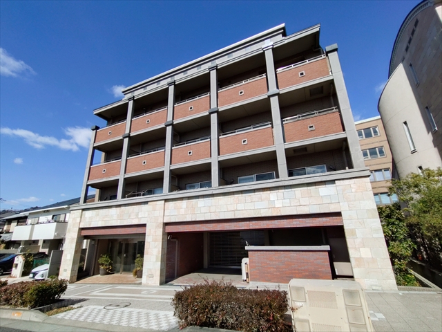 建物外観　芦屋川近くのオシャレな外観です