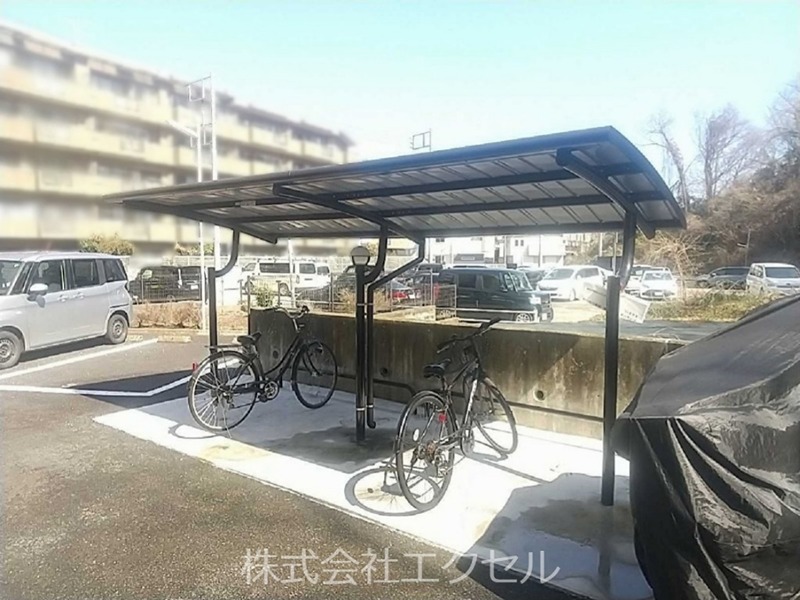 その他共有部分　屋根付きの駐輪場です。