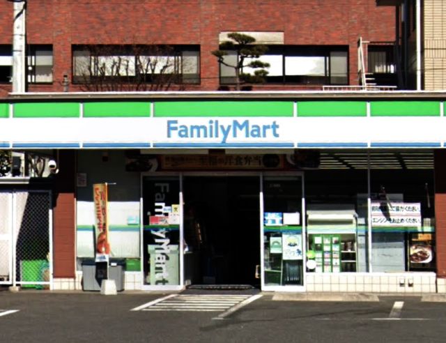 コンビニ　ファミリーマート 秀栄館町店（コンビニ）まで315m