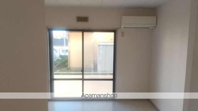神田ハイツの居間写真