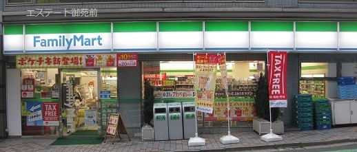 コンビニ　ファミリーマート東京医科大学前店（コンビニ）まで107m
