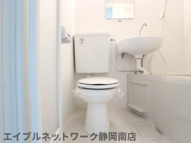 トイレ　落ち着いたトイレです