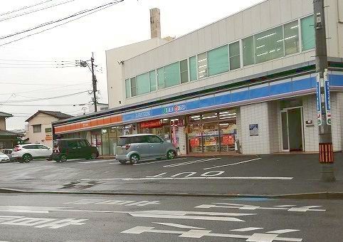 コンビニ　ローソン（コンビニ）まで700m