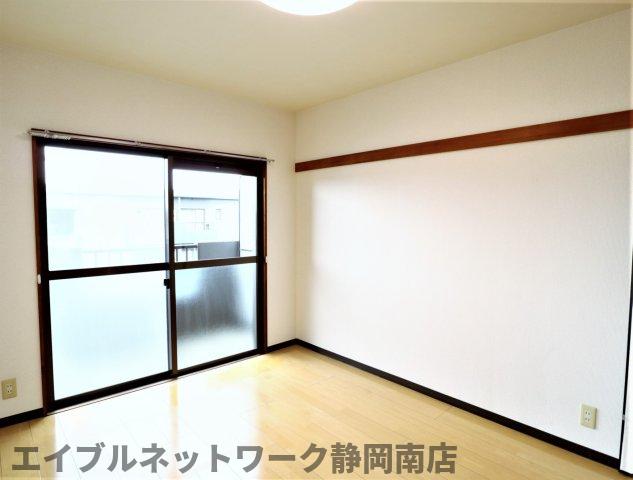 その他　明るい洋室です