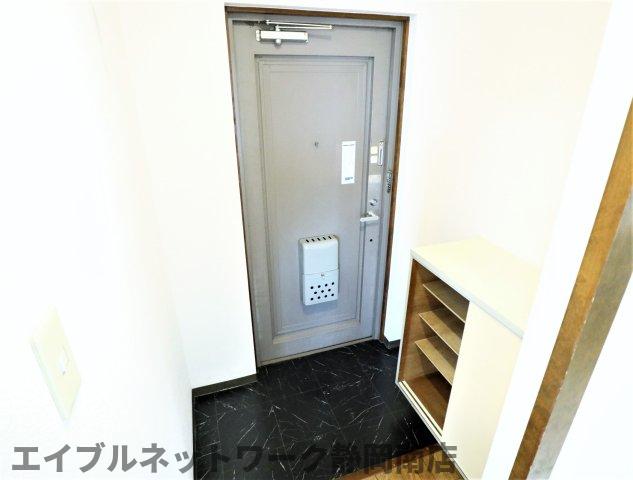 玄関　シューズボックス付きの玄関です