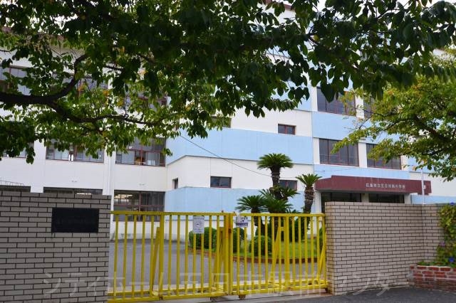 小学校　広島市立五日市南小学校（小学校）まで307m
