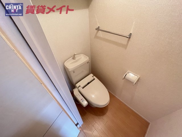 【津市一志町田尻のアパートのトイレ】