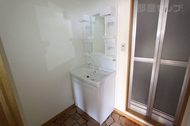 洗面設備　きれいな独立洗面所です。３Ｅ号室の写真です。