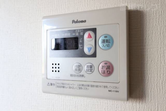 その他設備　らくらく温度設定の給湯です。３Ｅ号室の写真です。