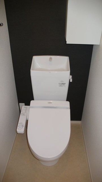 トイレ　温水洗浄便座付トイレ