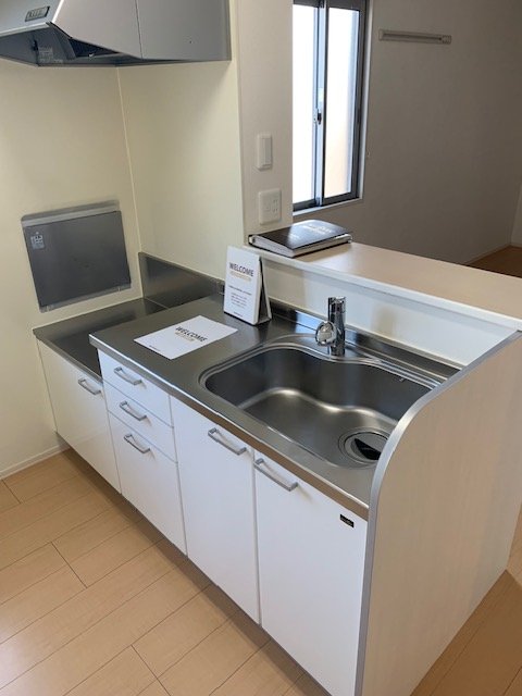 キッチン　収納たっぷりのキッチン　対面キッチン