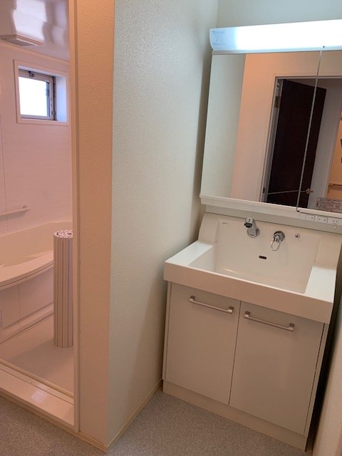 洗面設備　忙しい朝に嬉しい洗髪洗面化粧台