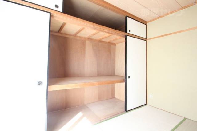 収納　押入れ