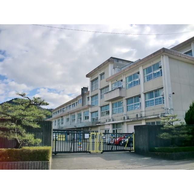 小学校　岩野田北小学校３２（小学校）まで870m