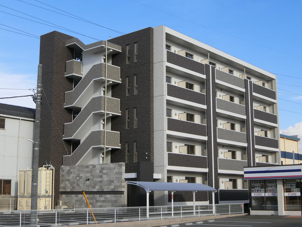 建物外観　グレー系のシックなタイル張りです