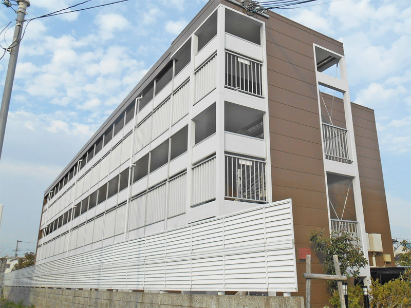 和泉市阪本町のマンションの建物外観