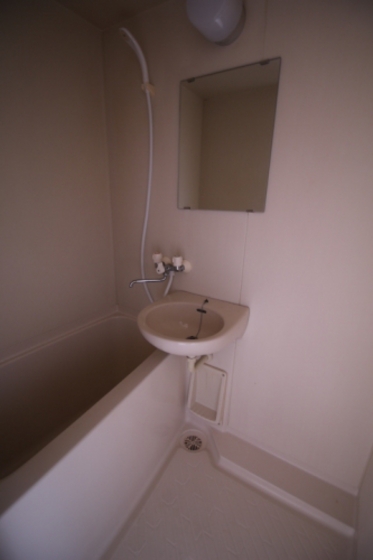 バス・シャワールーム　別号室写真です