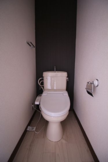 トイレ　別号室写真です