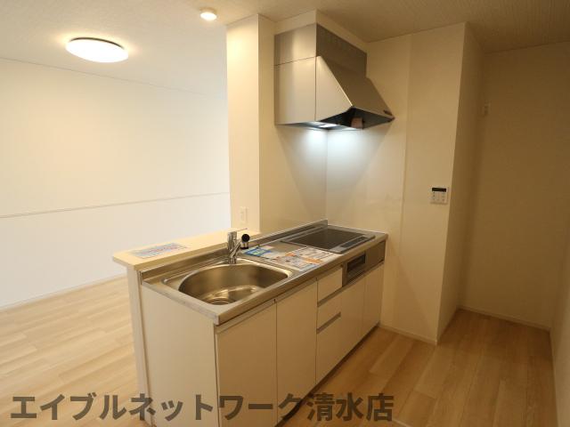 キッチン　コンパクトなキッチンで掃除もラクラク