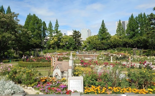 【大阪市西区京町堀のマンションの公園】