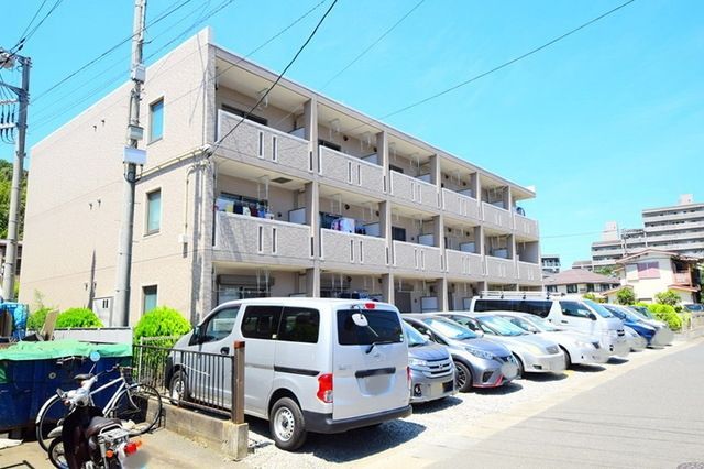 鎌倉市植木のマンションの建物外観