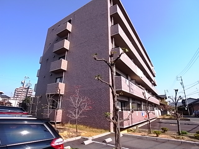 【岐阜市東島のマンションの建物外観】