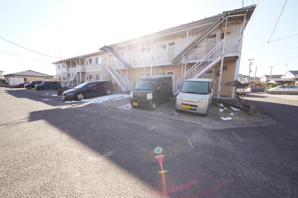 【ベルドミール　花みず木の駐車場】