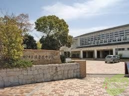 中学校　神戸市立須磨北中学校（中学校）まで587m