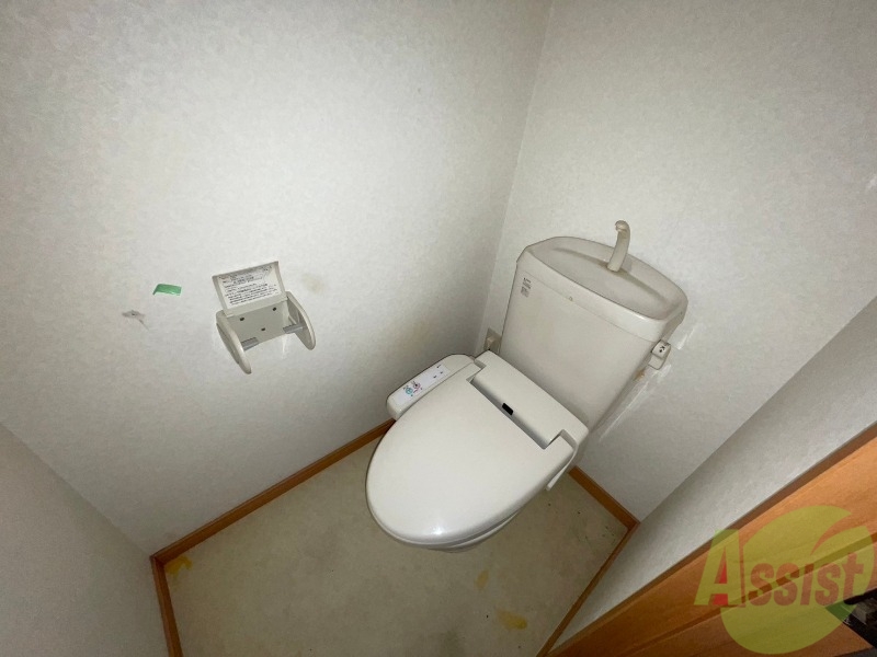 トイレ　こちらはトイレになります。ウォシュレット機能付です。