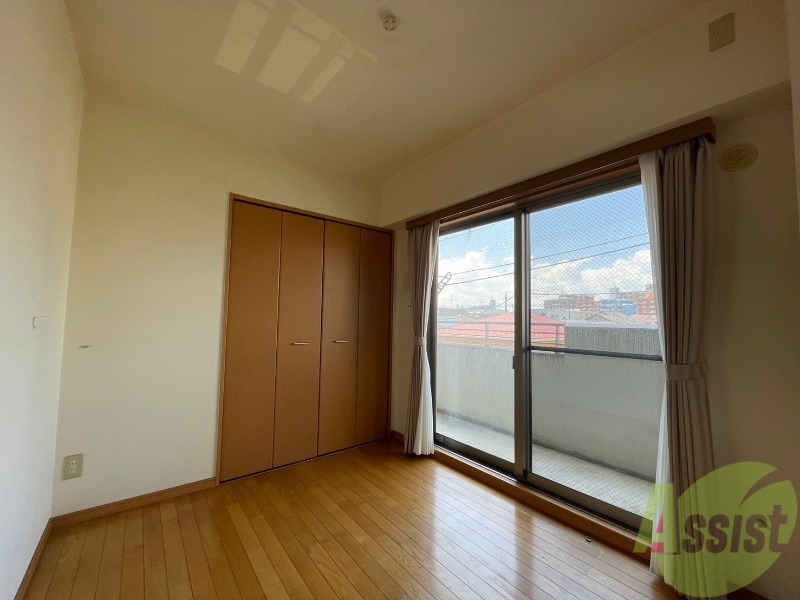 その他部屋・スペース　こちらは洋室になります。４．６帖になります。