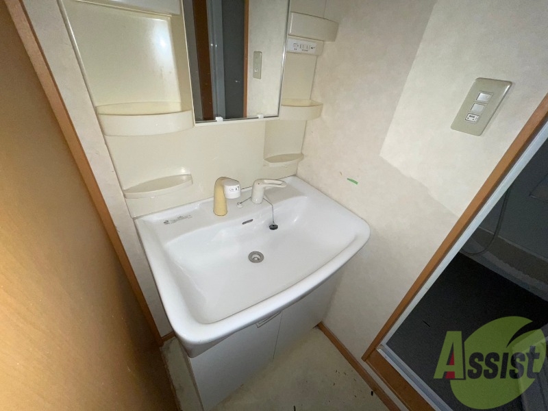 洗面設備　こちらは洗面台になります。シャンプードレッサー仕様です。