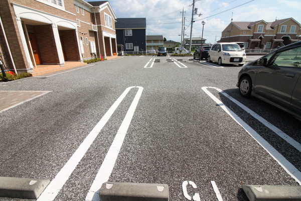 【エヴァーアトラスの駐車場】