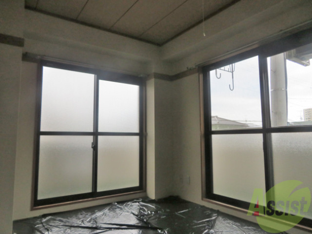 居室・リビング　６帖もある広々とした和室です。陽当たり良好にて過ごしやすい