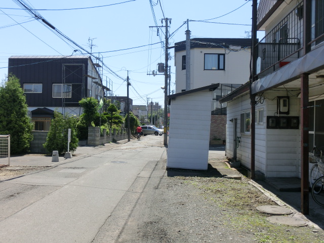 コンビニ　セブンイレブン（コンビニ）まで323m