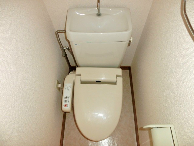 トイレ　ウォシュレット付いています。