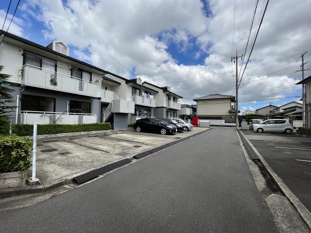 【グリーンガーデン H棟の駐車場】