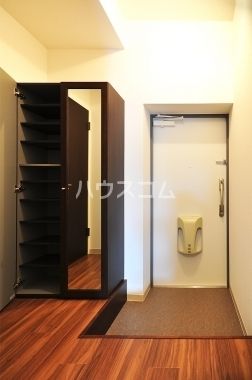 【袋井市愛野南のマンションの玄関】