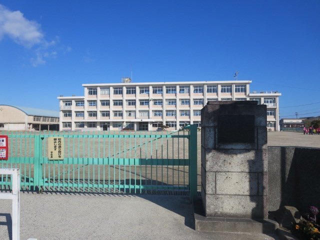 【ファミーユすずか Ｂの小学校】