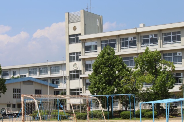 【リープラス御着駅前の小学校】