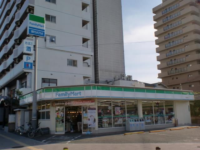 コンビニ　ファミリーマート（コンビニ）まで950m
