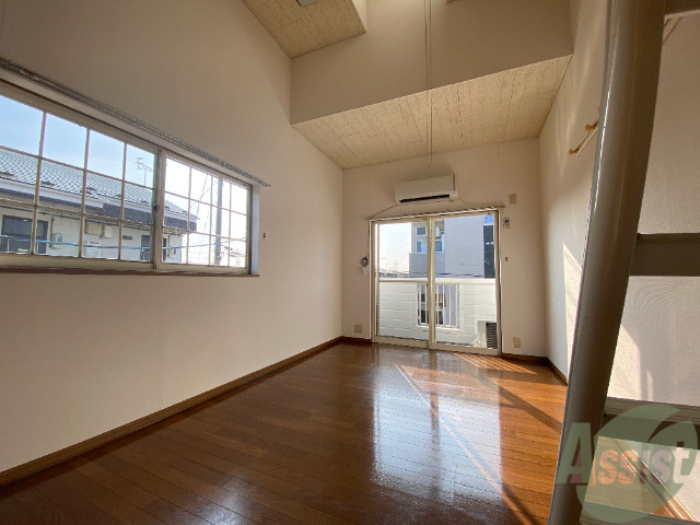 その他部屋・スペース　リビングと寝室は、一緒になります。日差しが入りいいですね！