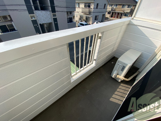 バルコニー　お天気のいい日はバルコニーで洗濯物も干せますよ。