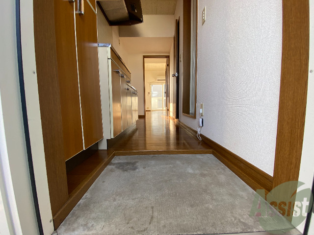 玄関　綺麗な玄関日差しが入り、帰りが楽しくなりますね！