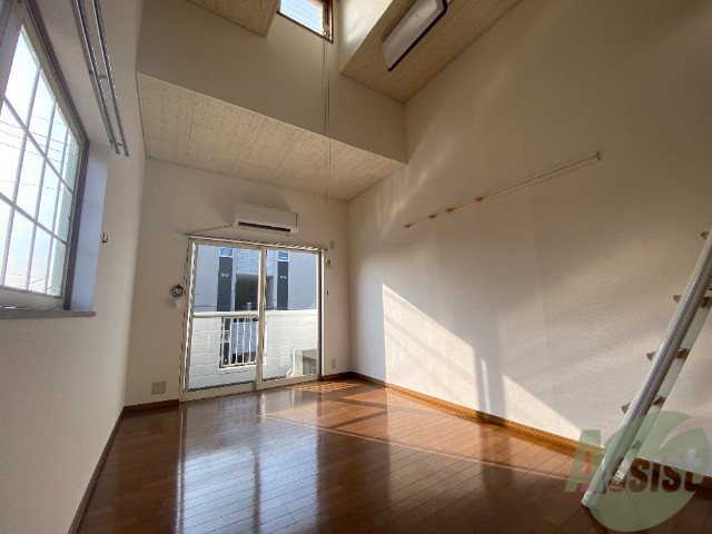 居室・リビング　広々としたリビング！日当たり良好、ゆっくり出来ますね！