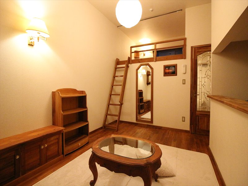 その他設備　無料レンタル家具：本棚・TV台・ガラステーブルなど