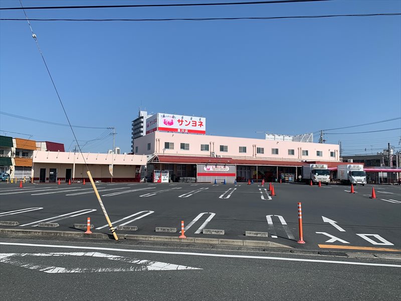 スーパー　サンヨネ豊川店（スーパー）まで611m