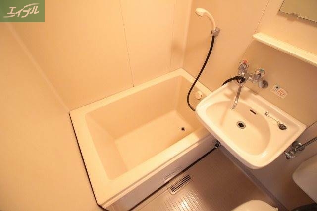 バス・シャワールーム　同タイプのお部屋の画像です